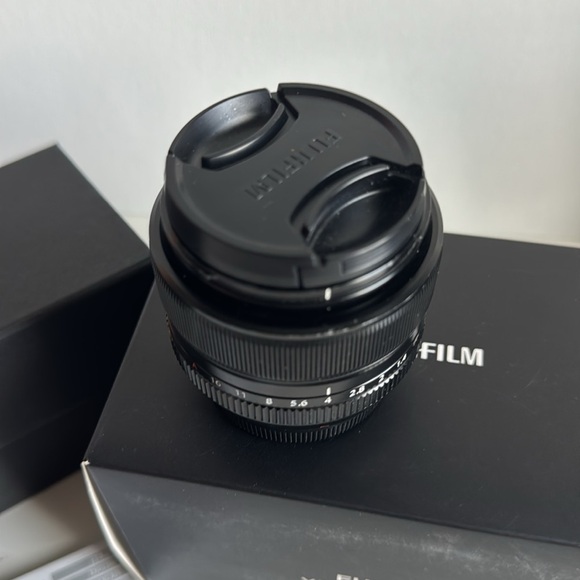 Fujifilm XF 35mm 1.4 R Lens, barely used - Picture 3 of 6